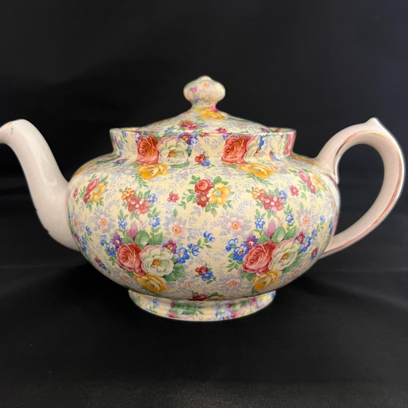 RARE FIND - VINTAGE BONE CHINA LORD NELSON CHINTZ ROSE TIME TEAPOT 
1920's - Picture 2 of 10